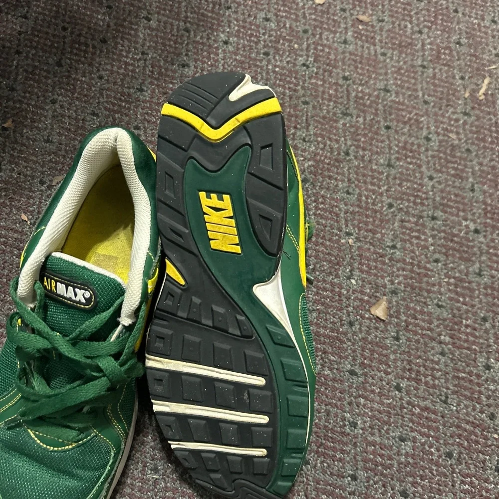 Nike shoes - Picture 3 of 4